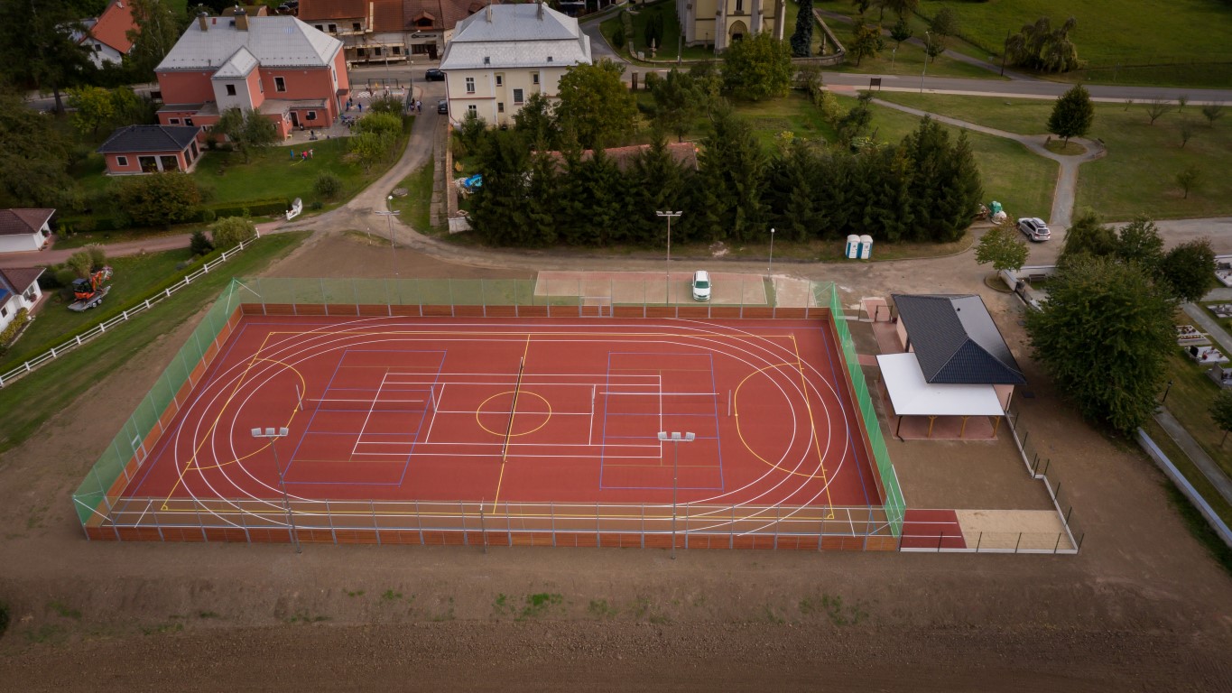 Víceúčelové hřiště v Dohalicích